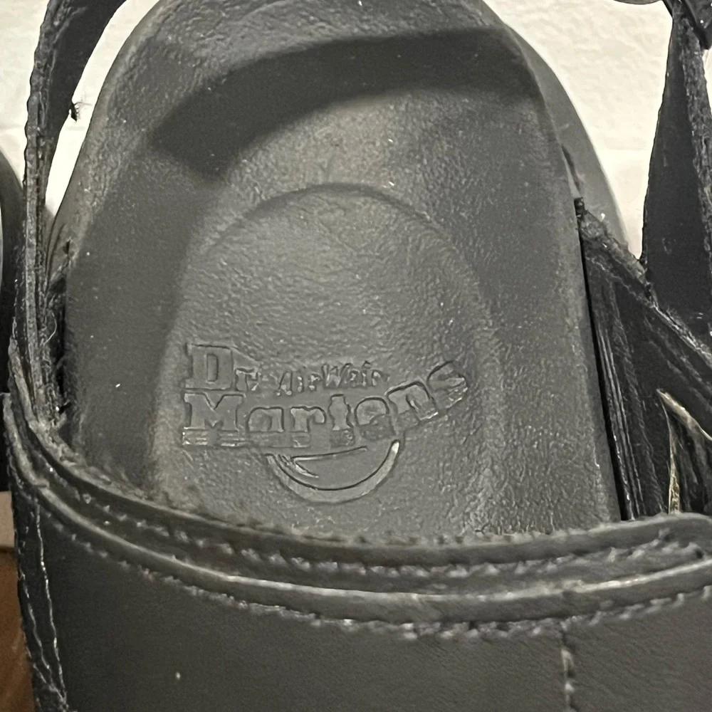 DR. MARTENS VOSS WOMEN'S LEATHER STRAP
SANDALS / BLACK / SIZE 7 - Picture 4 of 16